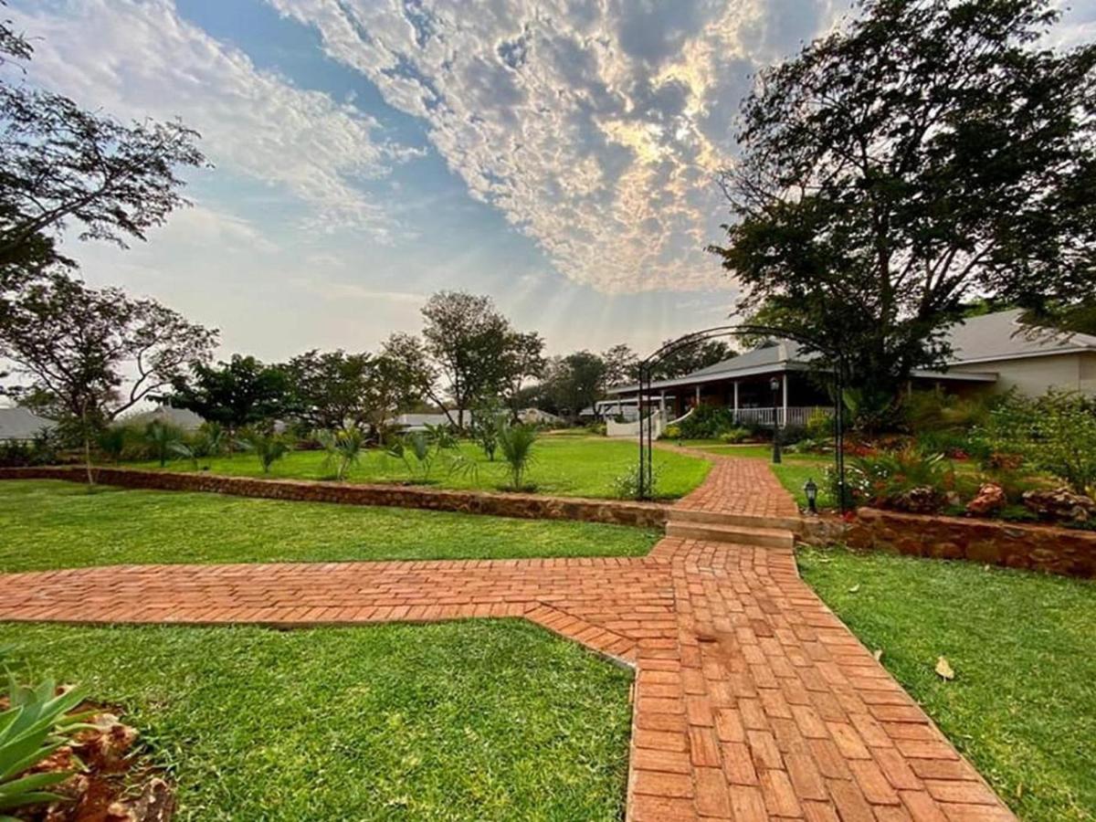 Pioneers Hotel Victoria Falls Exterior photo