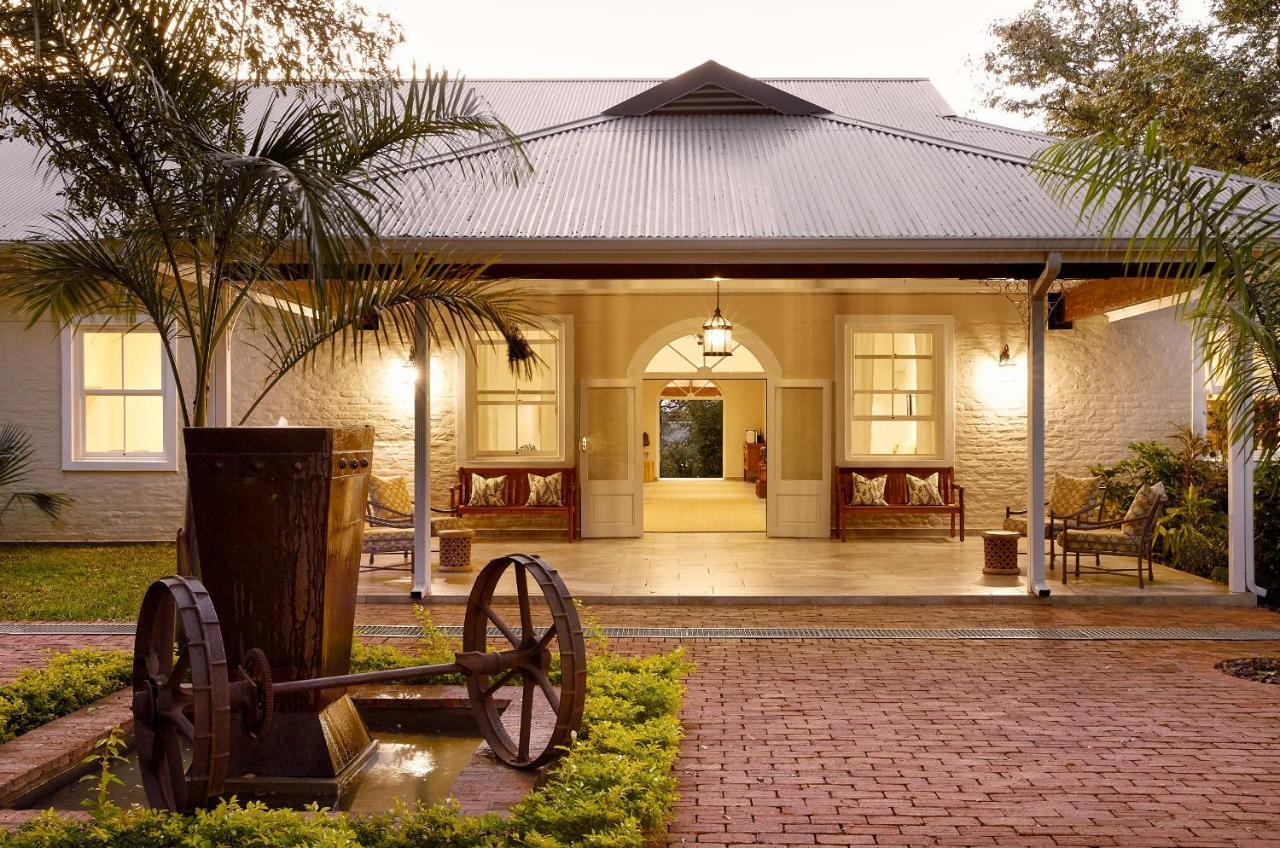 Pioneers Hotel Victoria Falls Exterior photo